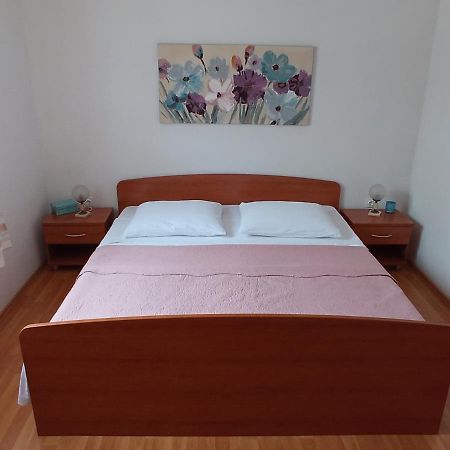 Apartment Viola Supetar Buitenkant foto