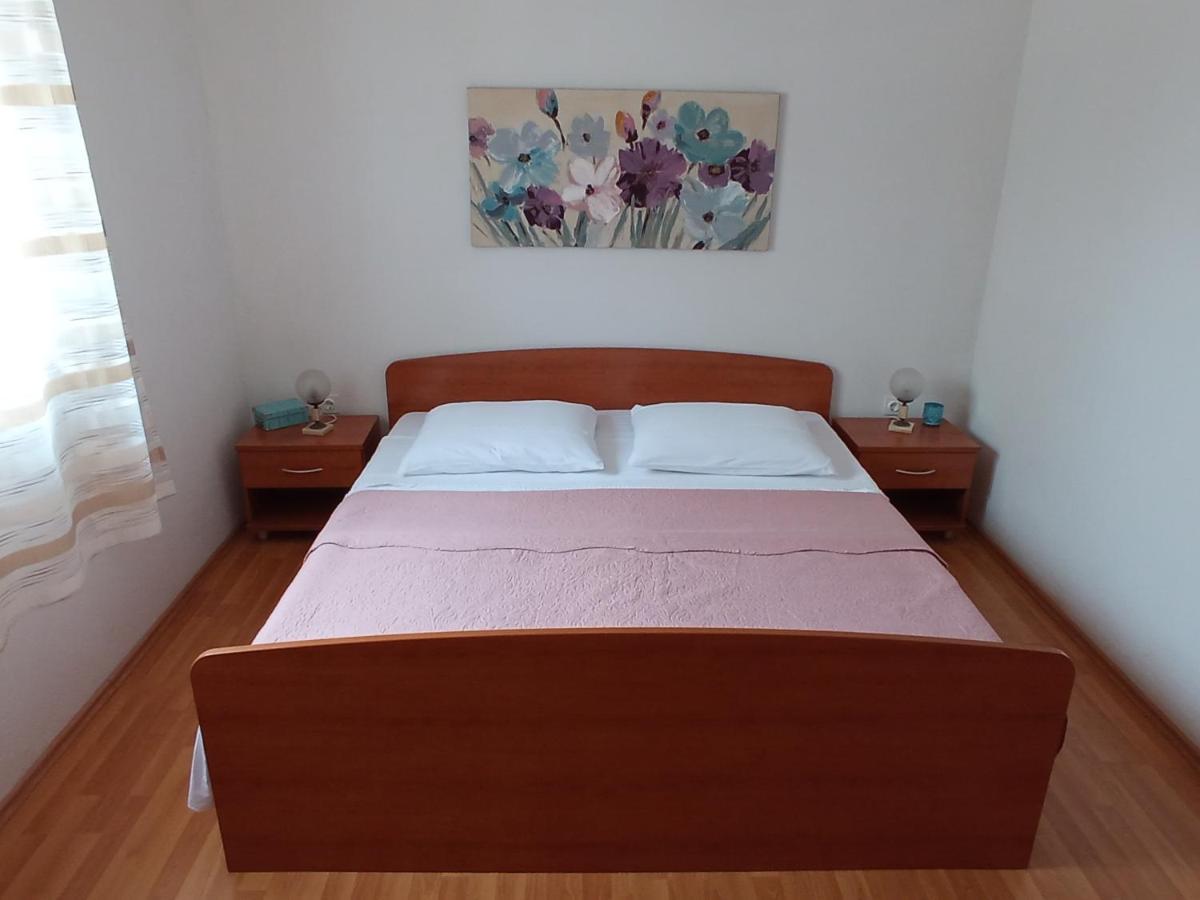 Apartment Viola Supetar Buitenkant foto