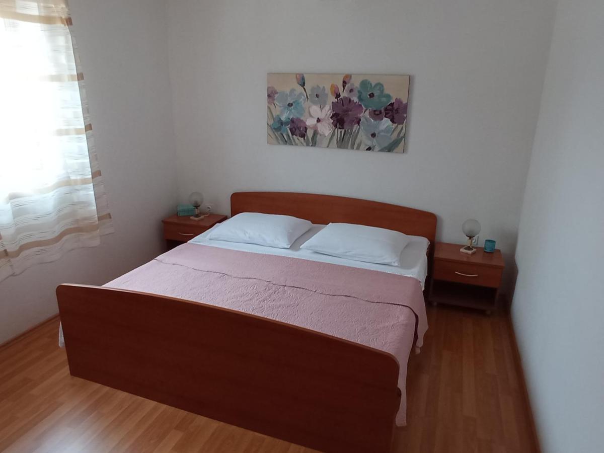 Apartment Viola Supetar Buitenkant foto