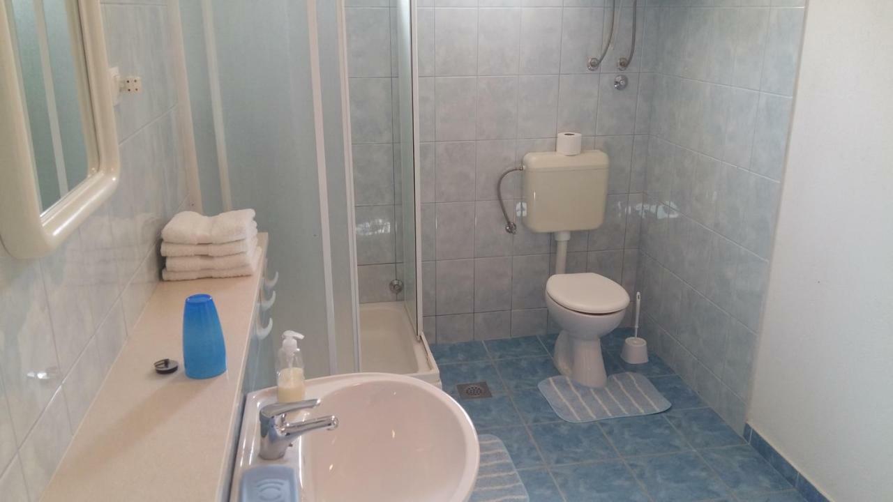 Apartment Viola Supetar Buitenkant foto